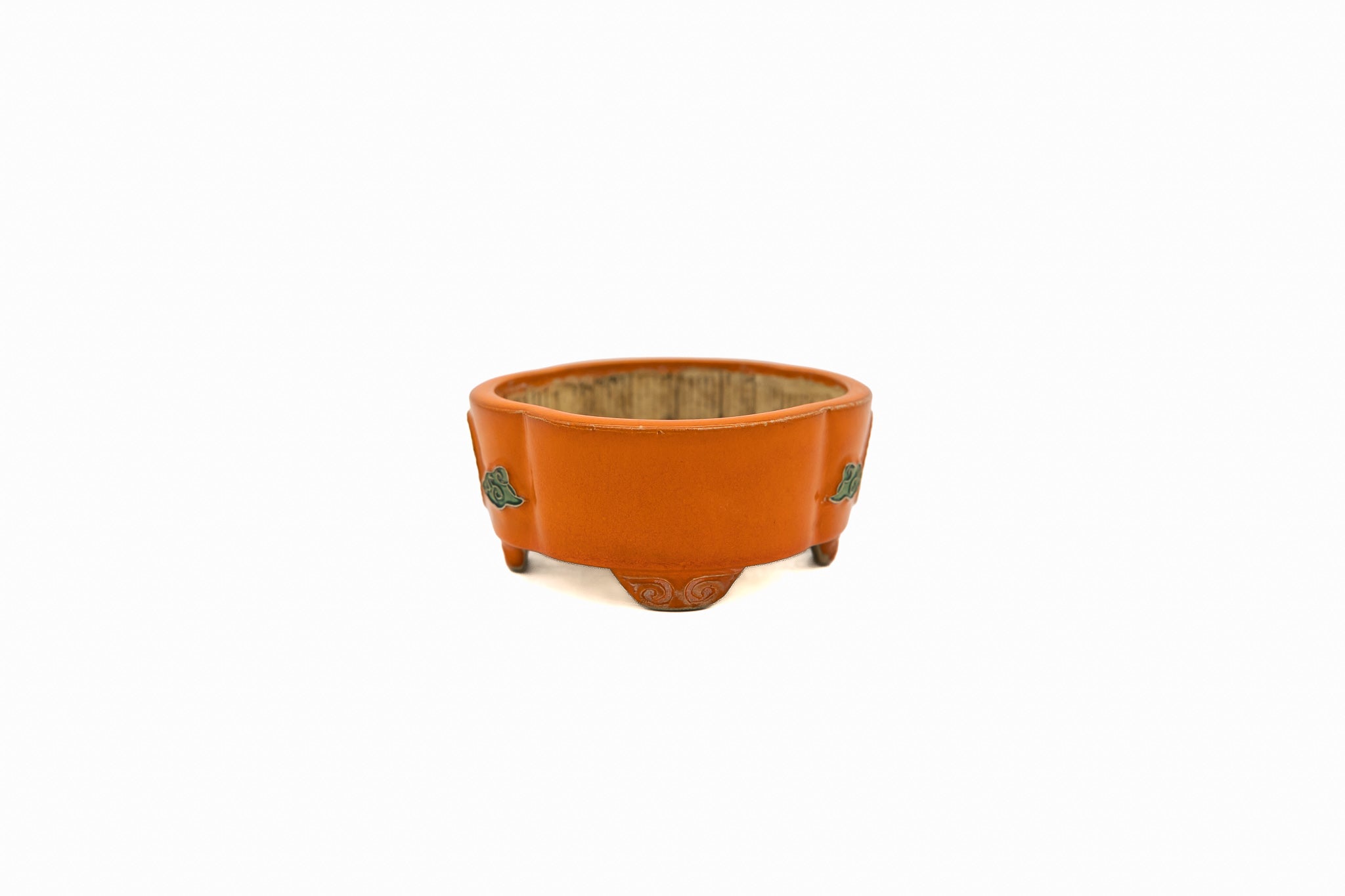 Maceta redonda pequeña para bonsái – Esmalte naranja mokka, medallón tallado a mano Maceta redonda pequeña para bonsái – Esmalte naranja mokka, medallón tallado a mano